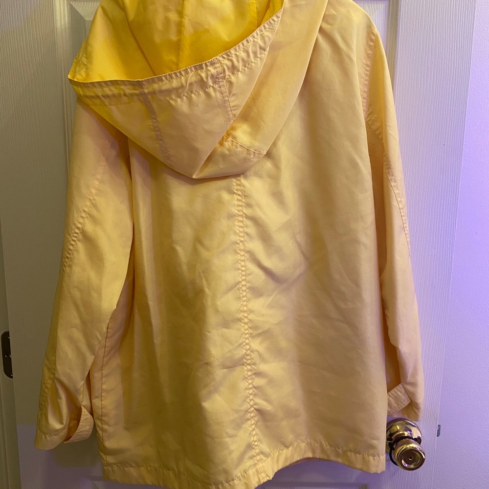 yellow rain jacket - Picture 3 of 4